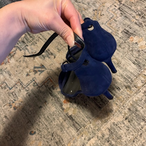 Stuart Weitzman Sandals new used a few times - Picture 2 of 5